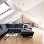 Gemuetliche Mit Balkon, Ruhig, Perfekt Fuer Paare Und Geschaeftsreisende דירה *