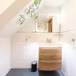 Gemuetliche Mit Balkon, Ruhig, Perfekt Fuer Paare Und Geschaeftsreisende *