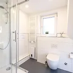 Gemuetliche Mit Balkon, Ruhig, Perfekt Fuer Paare Und Geschaeftsreisende דירה *