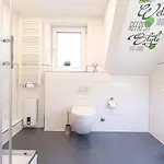 Gemütliche Mit Balkon, Ruhig, Perfekt Für Paare Und Geschäftsreisende Essen