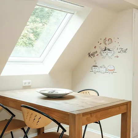 Gemuetliche Wohnung Mit Balkon, Ruhig, Perfekt Fuer Paare Und Geschaeftsreisende Апартаменты