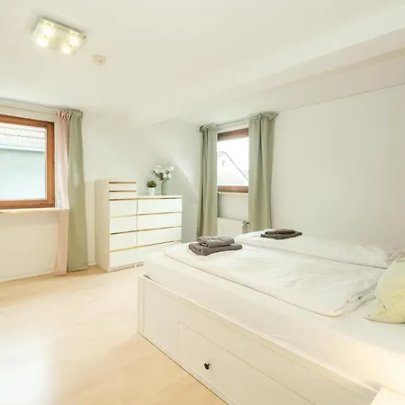 Gemuetliche Mit Balkon, Ruhig, Perfekt Fuer Paare Und Geschaeftsreisende 에센